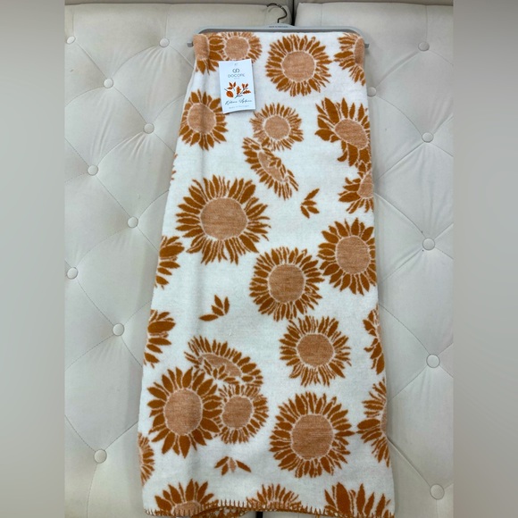 Sunflower Cotton/Acrylic Autumn Throw - Picture 2 of 5
